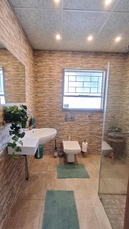 5 Bedroom Property for Sale in Meyerhof Free State